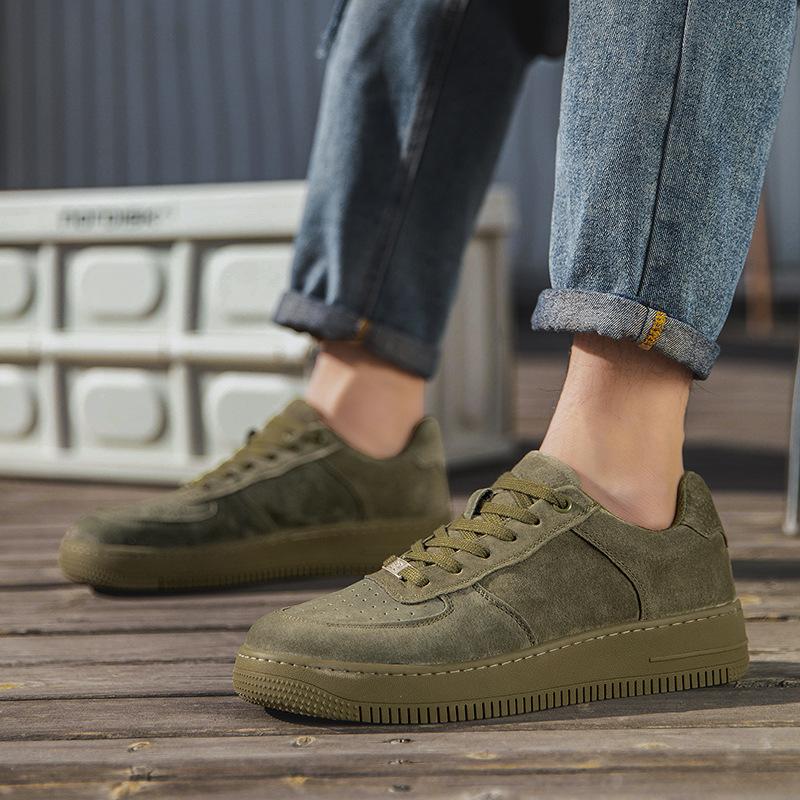 

Casual board shoes men s shoes 2025 new European station casual leather shoes breathable sports shoes white shoes 44 зелёный