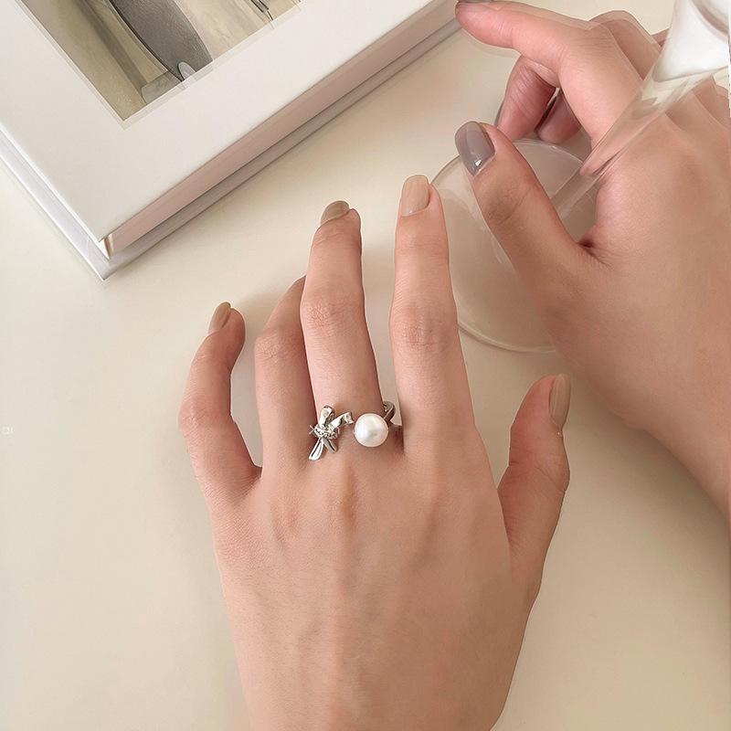 

Трендовое женское кольцо в стиле инс с элегантной жемчужиной и уникальным геометрическим дизайном