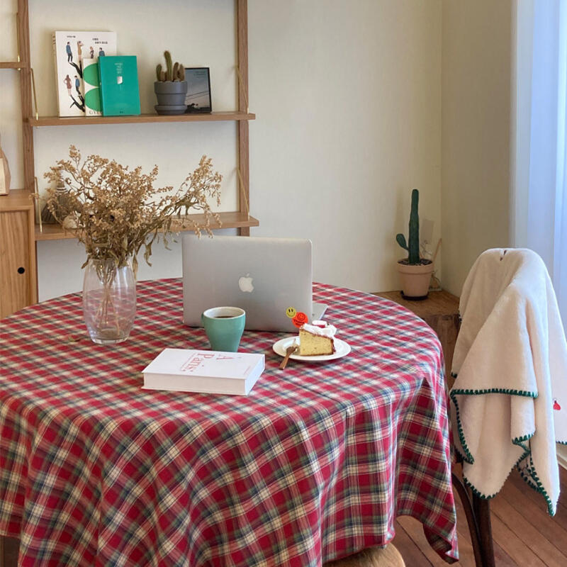 

Winter Check Waterproof Tablecloth 4-Person M Red