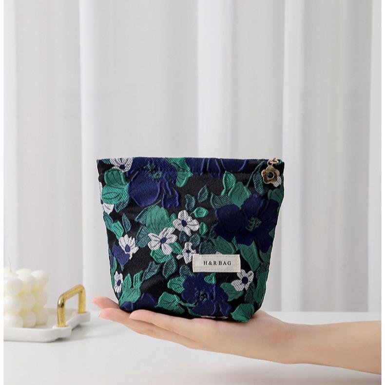 Embroidered Ramie Cotton & Linen Cosmetic Bag - Portable Canvas Storage for Lipstick and Skincare