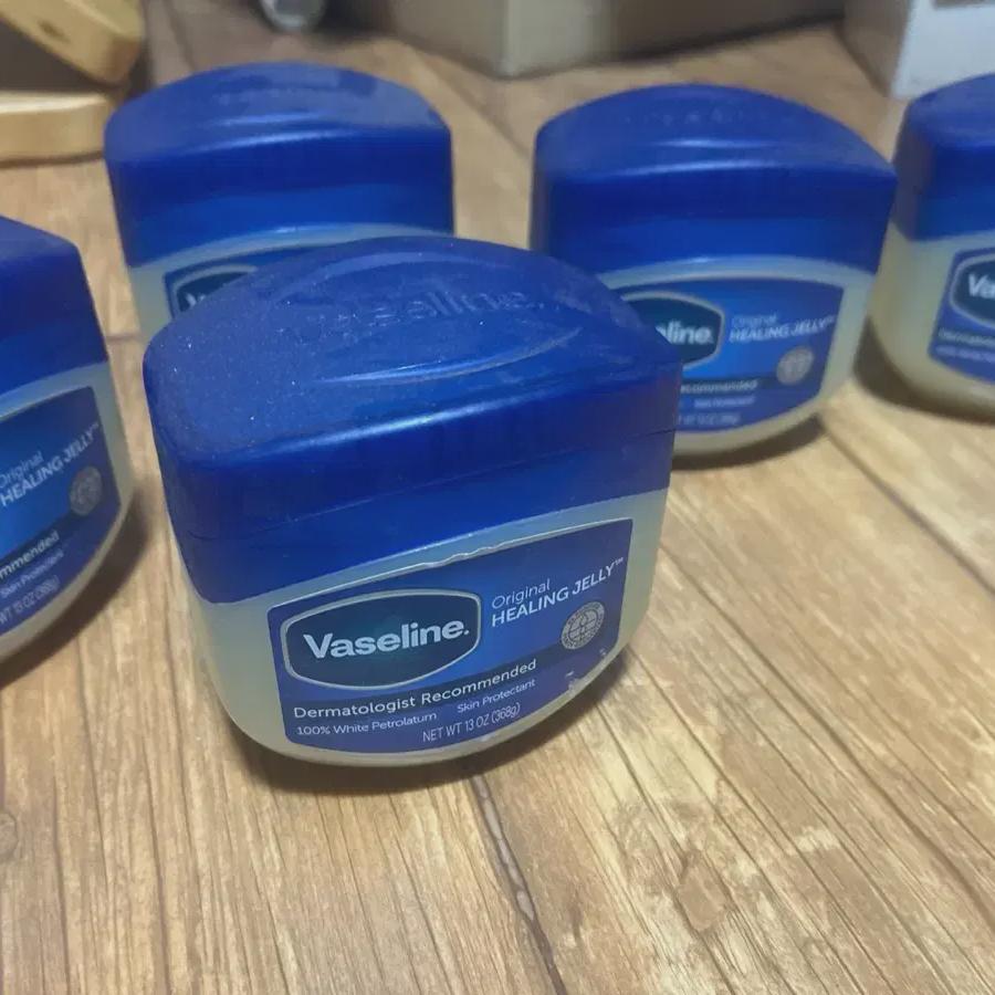 

5000 вон за вазелин, 20 000 при покупке 5 штук оптом