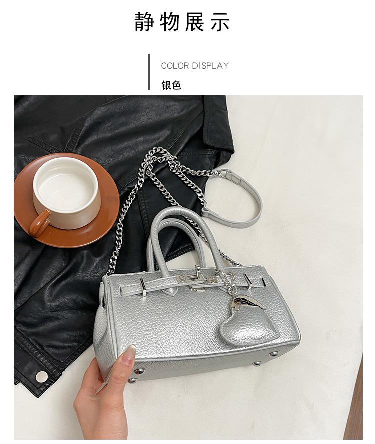 

Large capacity bag, high-end women s bag, fashionable and versatile commuting to work, portable platinum shoulder messenger bag срібний