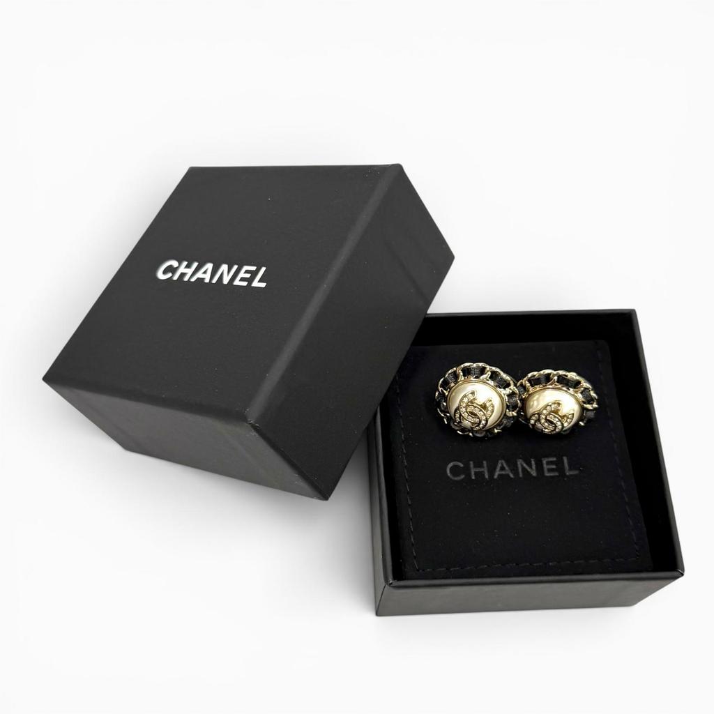 Excellent CHANEL Pierce COCO Mark Crystal Leather Trim Pearl white Women B25 Used