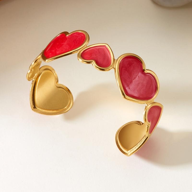 Elegant Geometric Love Shape Stainless Steel Cuff Bracelet Gold Tone Perfect for Women Fashion Jewelry and Gift Ideas