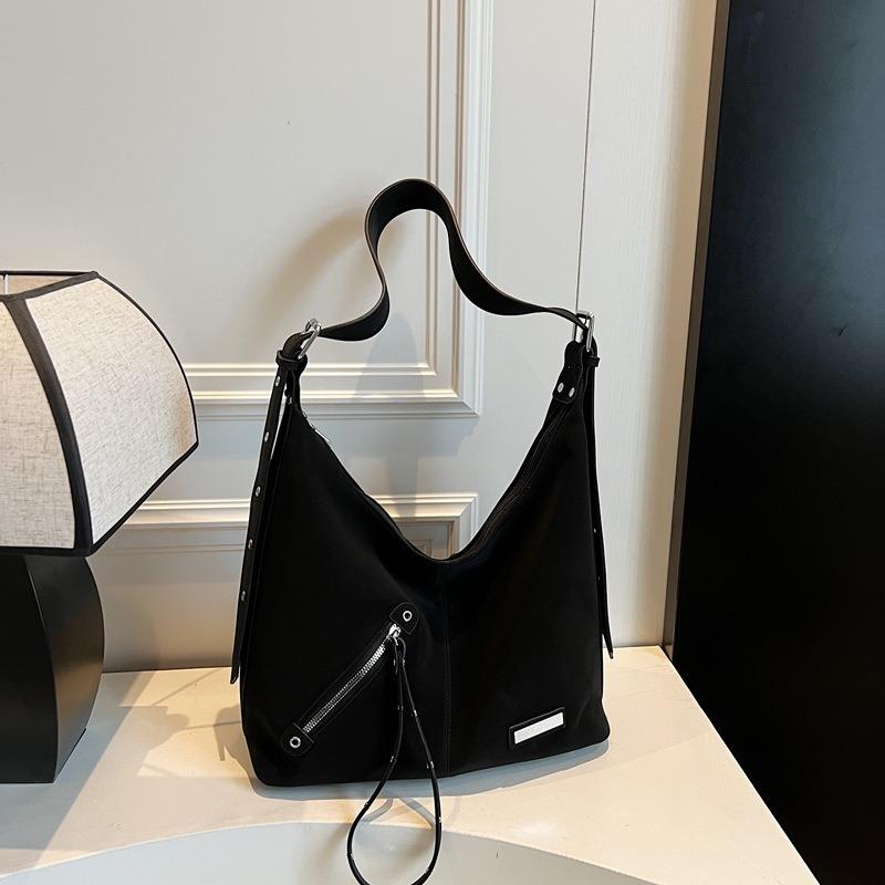 

Female college students take classes, shoulder bags, new high-end commuting, large-capacity underarm bags, versatile diagonal чорний