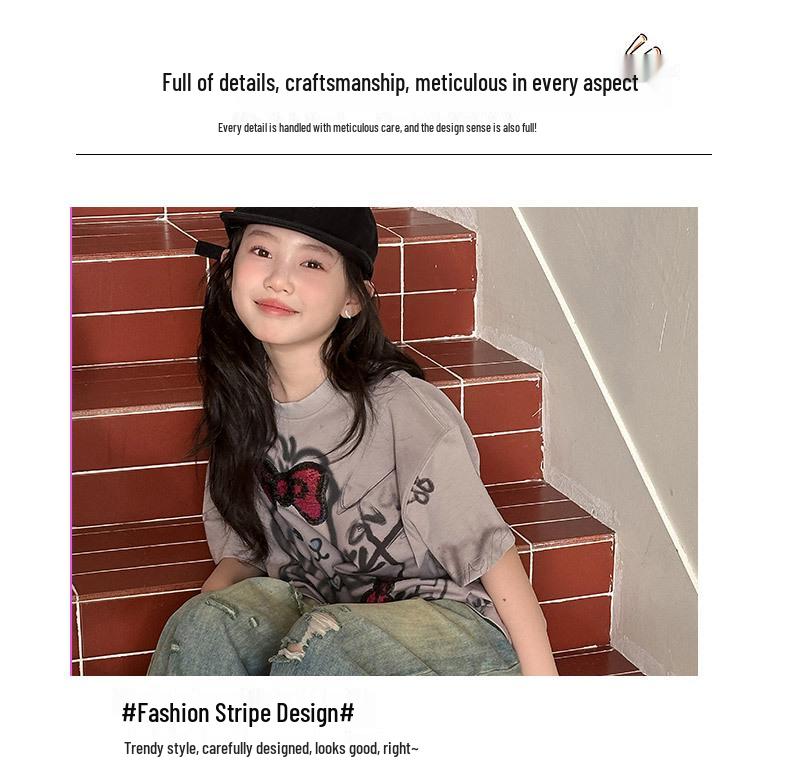 Coole Cartoon-Sommergarnitur für Kinder: Kurzarm-T-Shirt & Ripped Jeans Zweiteiler.