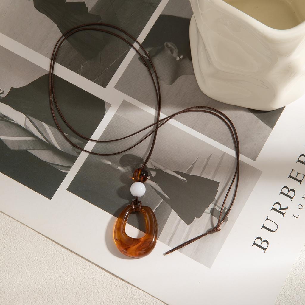 Retro Ethnic Style Ring Resin Hollow Pendant Necklace, Simple Irregular High-End Long Sweater Chain