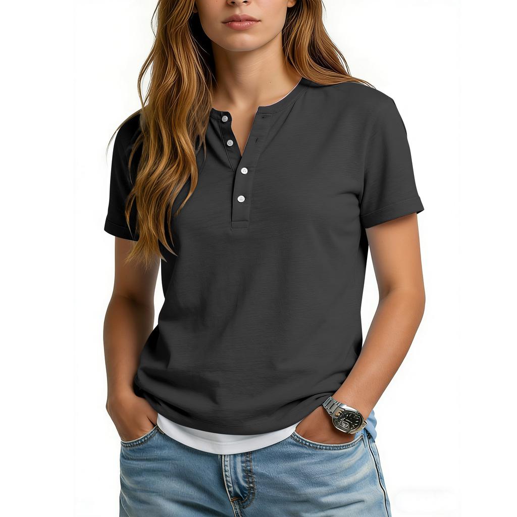 Dámské ležérní jednobarevné tričko s krátkým rukávem a výstřihem do V s ozdobnými knoflíky.