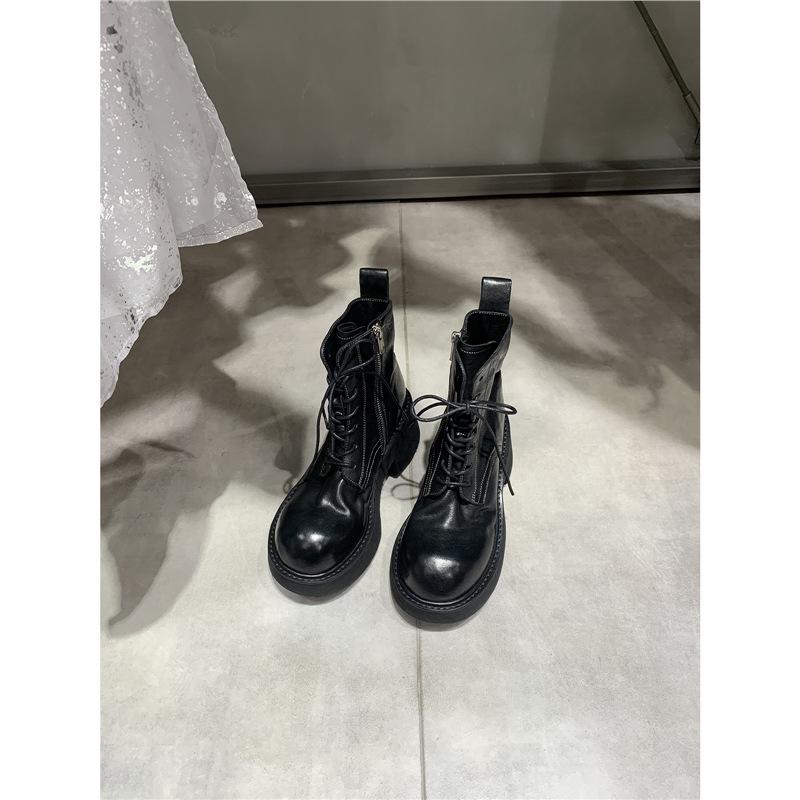 Traubenfarbene Damen-Retro-Lokomotiv-Kurzstiefel mit Schnalle, runder Zehenpartie, dicker Sohle und erhöhendem mittelhohem Schaft sind vielseitig für Mädchen in au.