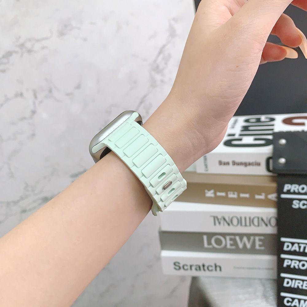 Silikon-Uhrenarmbänder für die Apple Watch – weiches Uhrenarmband, kompatibel mit der iWatch 9/8/7/6/5/4/3/2/1/SE/Ultra-Serie, bequeme Ersatzbänder