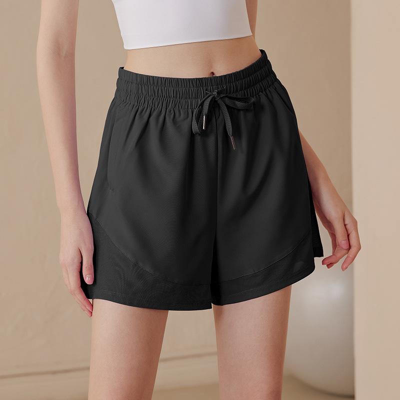 

Women s Summer Running Set: Quick-Dry Mesh Shorts & Black Yoga Top L чорний