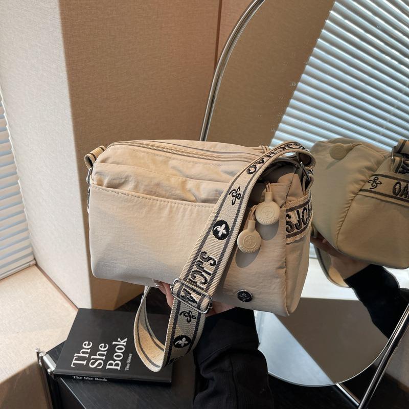 Niche pillow bag women's summer new casual shoulder commuter bag versatile sports messenger cloth bag