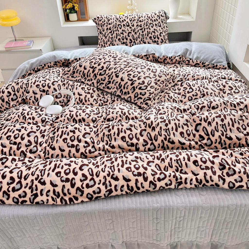 Thickened Milk Fleece Printed Bed Cover Four-Piece Large Bed Skirt Bed Cover 260 * 260Cm Single