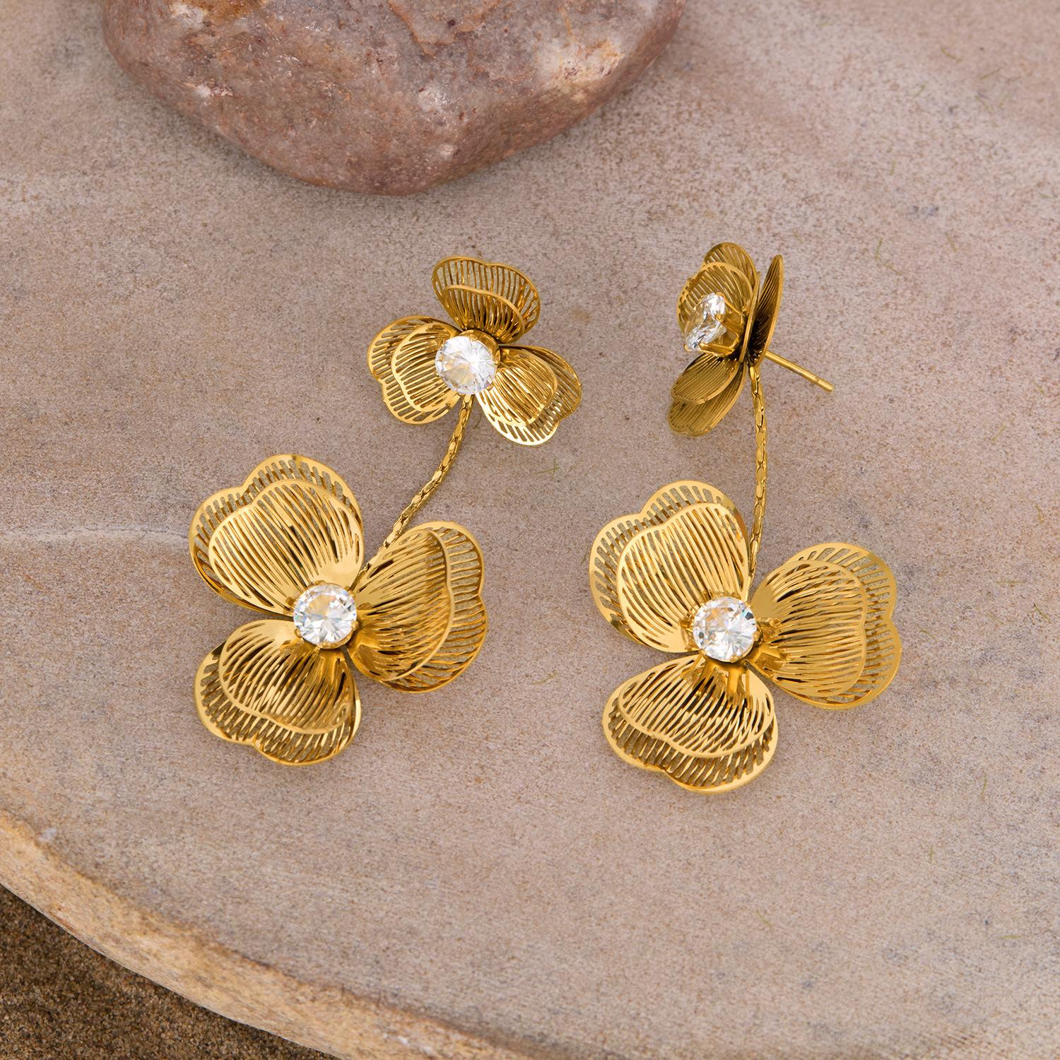 

Новые металлические серьги-цветы для женщин, полые, во французском стиле, с кисточками, жемчужными лепестками, серьги-пусеты, модные украшения для ушей для девушек