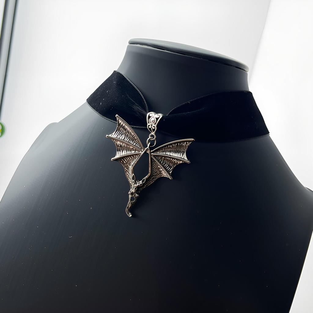 Velvet Gothic Bat Choker: Y2K Style Adjustable Necklace
