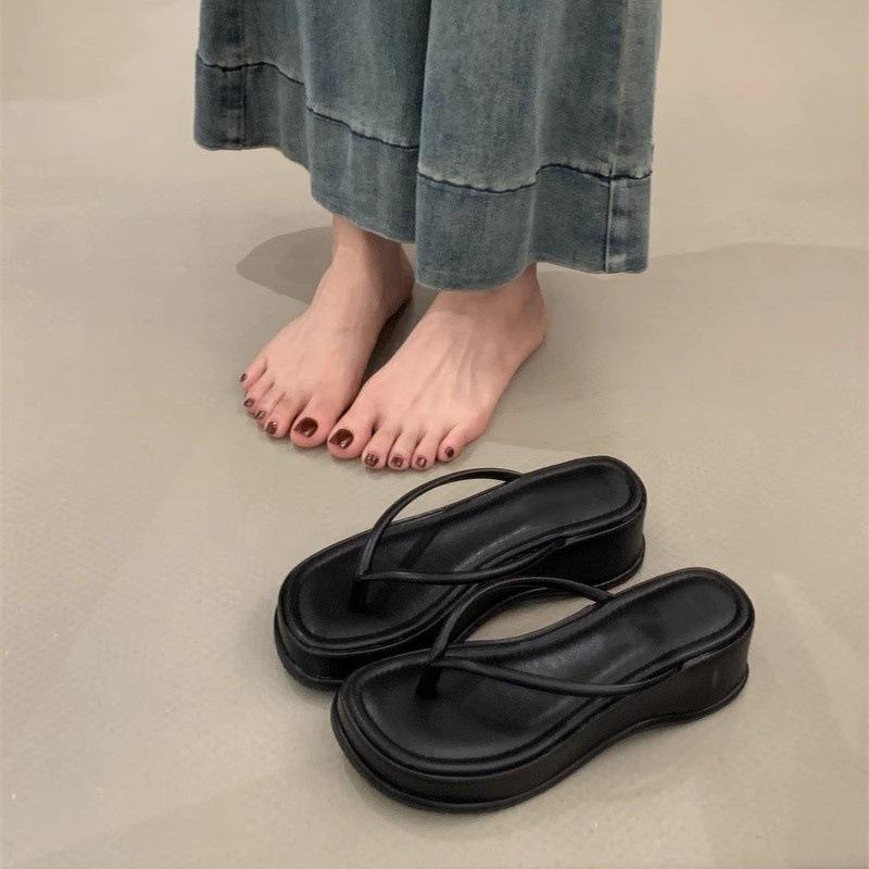 Thick-soled heightened pinch-on flip-flops fairy shoes 2025 new summer outer wear holiday wedge sandals