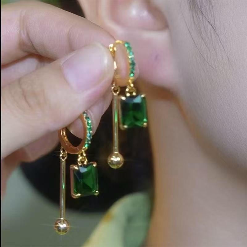 2024 High-End Micro-Inlaid Diamond Ball Earrings: Unique, Luxurious, Trendy & Elegant Women's Jewelry.