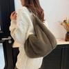 Plüsch-Teigtaschen-Tasche Teigtaschenförmige Handtasche mit großem Fassungsvermögen Weiche Pelz-Umhängetasche Warme flauschige Tragetasche für den täglichen Gebrauch Einkaufen Arbeit