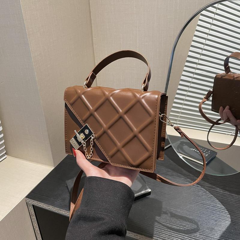 

Нишевый дизайн, высококачественная текстура, новая сумка через плечо из легкой роскоши, универсальная, с темпераментом, на одно плечо, маленькая квадратная сумка коричневый