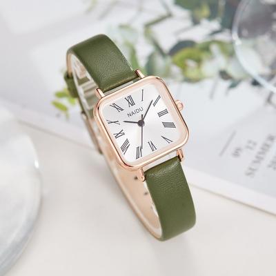 Neue modische Damenuhr Square Compact Style Einfache Quarz Damenuhr Retro Light Luxury Belt Watch