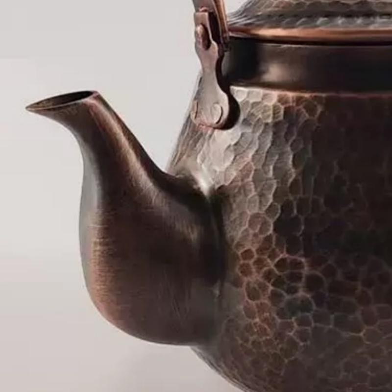 Vintage kávovar z čisté mědi, Ručně kovaný s texturou tkaniny, Přenosný, 1200 ml, Zesílený, Tepelně odolný, Konvice s filtrem, Ručně vyrobená čajová konvice