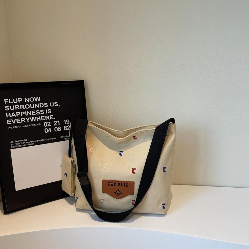 

Женская сумка-тоут 2025 весна, нишевый дизайн, новая сумка для поездок на работу большой вместимости, в иностранном стиле, модная сумка-мессенджер на одно плечо хаки