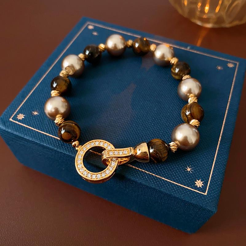 Retro Zircon Cat Pearl Bracelet: Elegant, Fashionable, and Versatile Jewelry for Women.