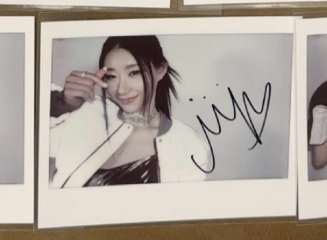 

[USED] Hand-signed ITZY Chaeryun KMD Target US Exclusive Trading Card
