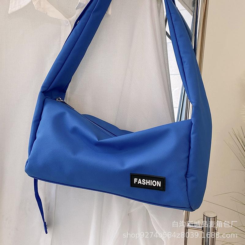 Nylon small bag women's 2025 new casual lightweight messenger bag fashion sports shoulder bag simple commuter bag