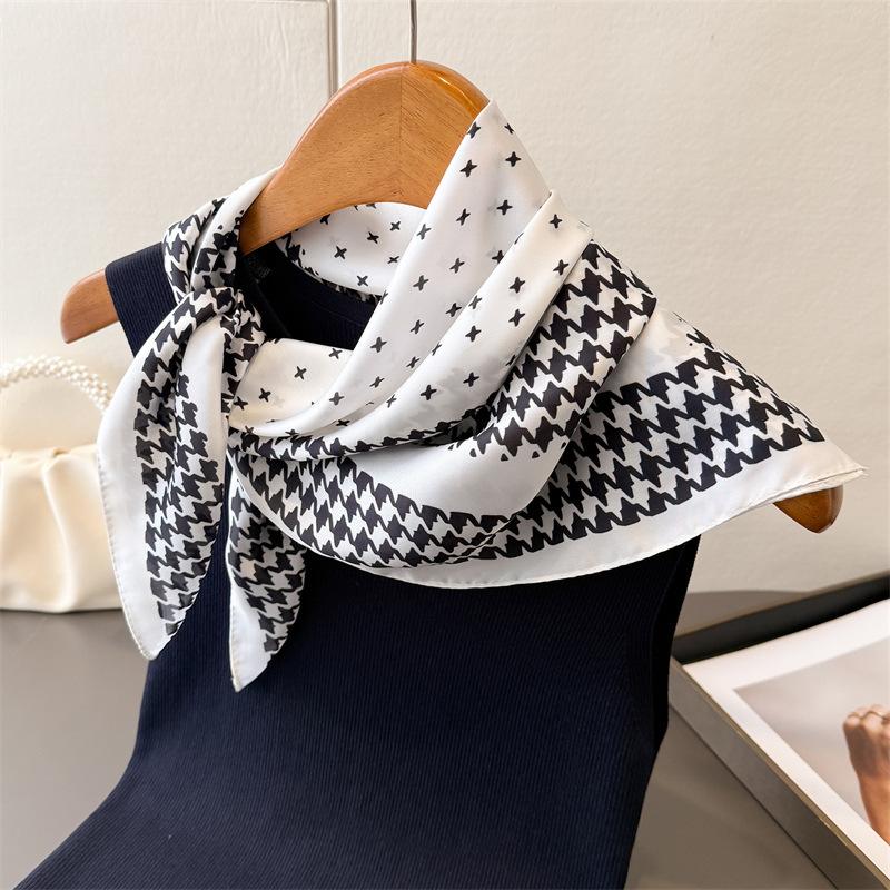 New Paisley Print Silk Scarf For Women Square Hijab Soft Neck Tie Female Fashion Decoration Silk Headscarf 70*70Cm Kerchief