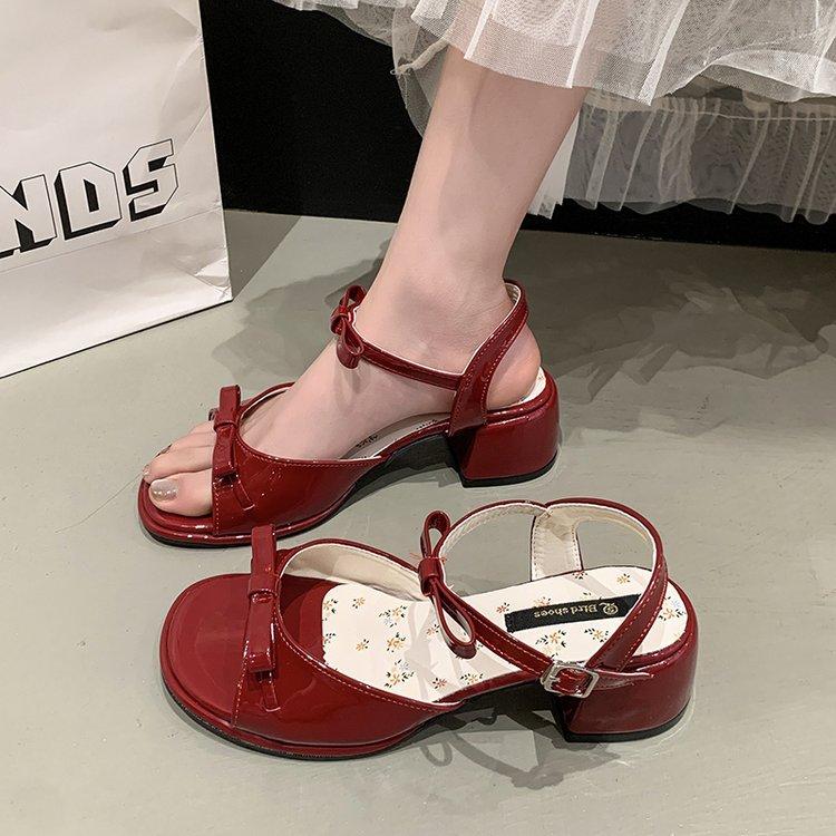 Flat Bottom One-word Strap Cross 2025 New Summer Wear with Skirt Fairy Wind Vacation Beach Cool Slippers