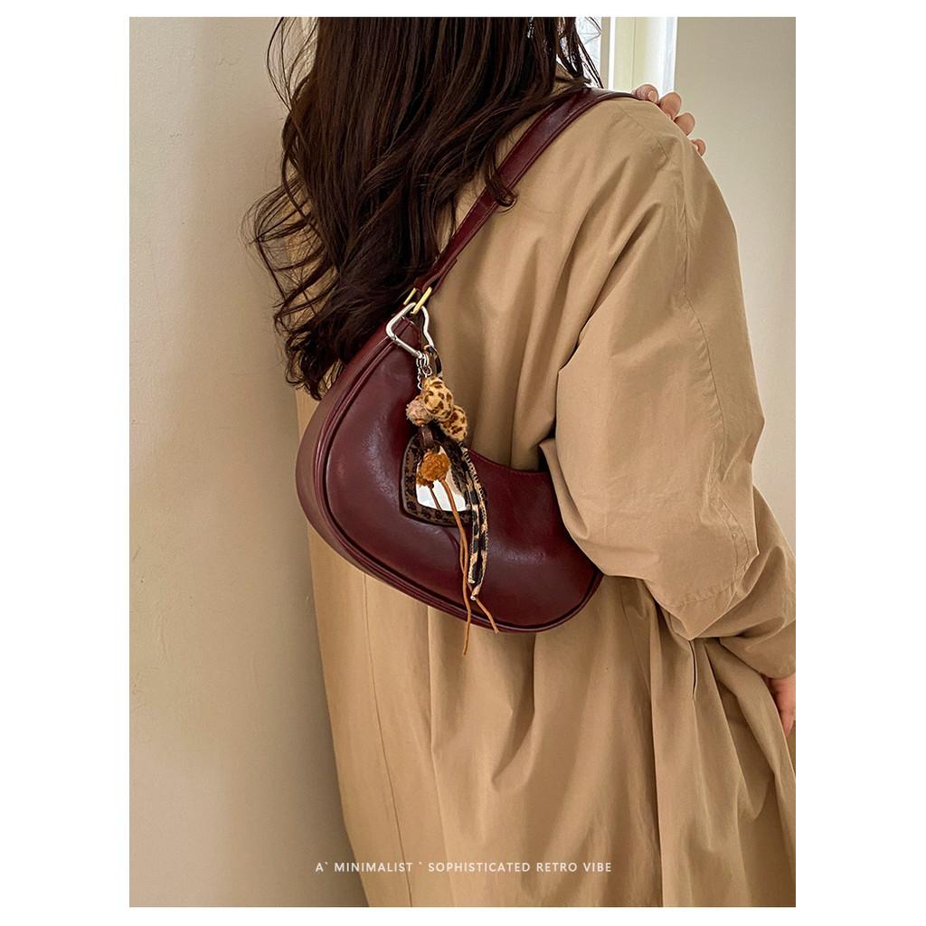 IELGY 2026 Spring Summer New Style Ladies Underarm Female Bag Niche Design Bag Female Solid Color Shoulder Bag Female Dumpling Bag