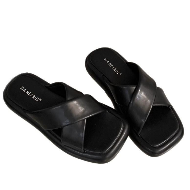 Thick-bottomed One-word Slippers for Women's Summer Wear 2025 New High-end Fashion Super Fire Beach Women's Beautiful Cool Slippers