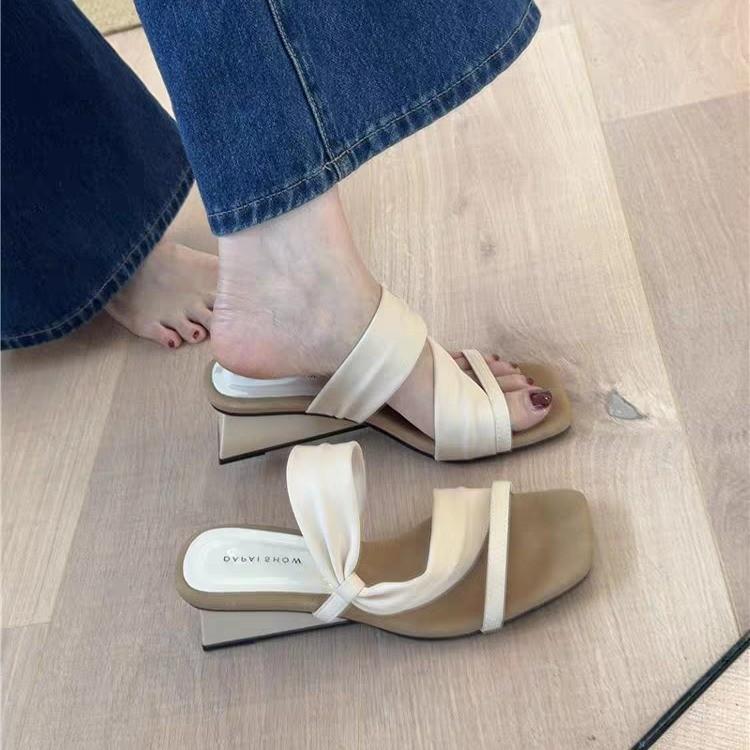 2025 new summer niche design temperament slope heel cool slippers fairy wear one-word high heels slippers