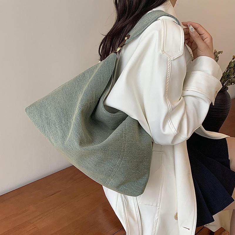 Leopard Print Denim Bag  Versatile Shoulder Bag  High Capacity  Leisure  Relaxation  Feeling  New Pattern  Fashion  Autumn  Winter