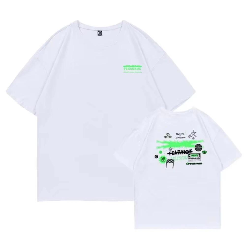 

Та же футболка из чистого хлопка свободного кроя с круглым вырезом и короткими рукавами, с принтом, как одежда LE SSERAFIM для фан-встречи FEARNADA, топ L