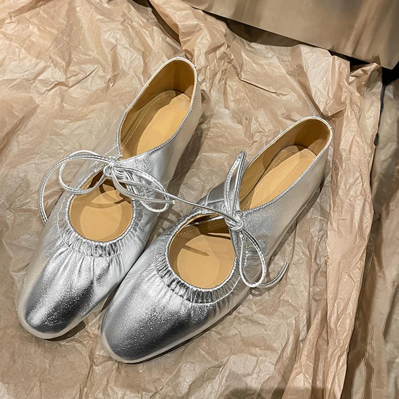 Niche Design Sense European and American Retro Straps Round Head Mary Jane Shoes Female Shallow Mouth Flat Bottom Fairy Pleated Gold Single Shoes