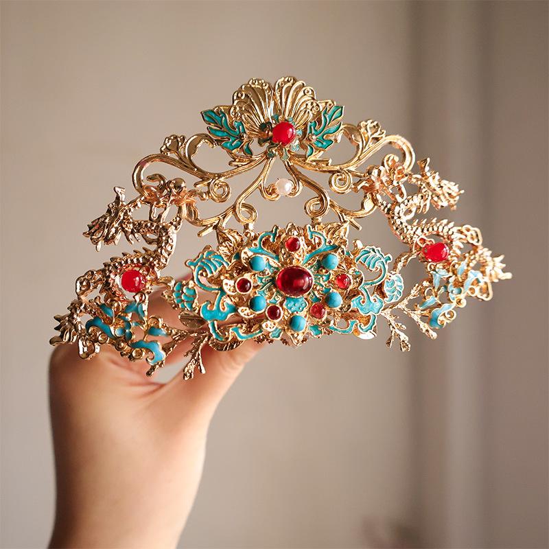 Tang Dynasty Gold Hair Accessories Set: Hanfu Retro Headdress with Hairpins, Forks, and Combs.