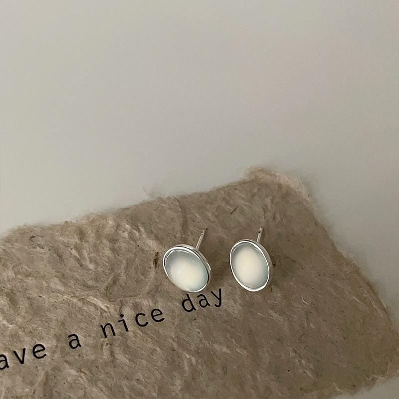 Small Oval Opal Stud Earrings Women'S Niche Retro Simple Personality Fashion Trend Temperament Versatile Earrings