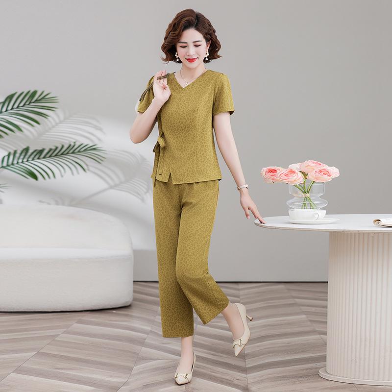 Stylish V-Neck Summer Two-Piece Set for Middle-Aged and Elderly Women