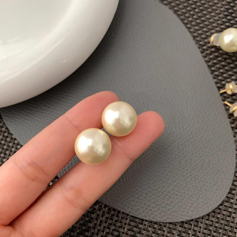 Ultra-white Red Bun Pearl Earrings Unique Retro Design Light Luxury Senior Sense Ear Hole-friendly Fashion Ear Jewelry