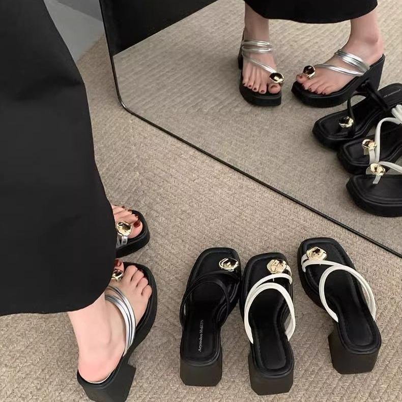 French Beautiful Cool Slippers Women's Wear 2025 New Summer High-heeled High-heeled Thick-soled Toe Slippers