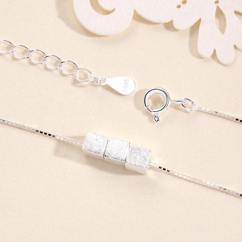 Collier carré brossé pour femmes, niche exquise, géométrique, polyvalent, collier de style froid ins