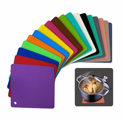 Tapis Carré en Silicone 18cm Résistant à la Chaleur Manique Dessous de Plat Nappe de Table Antidérapant Support de Casserole Sous-Verre Accessoires de Cuisine