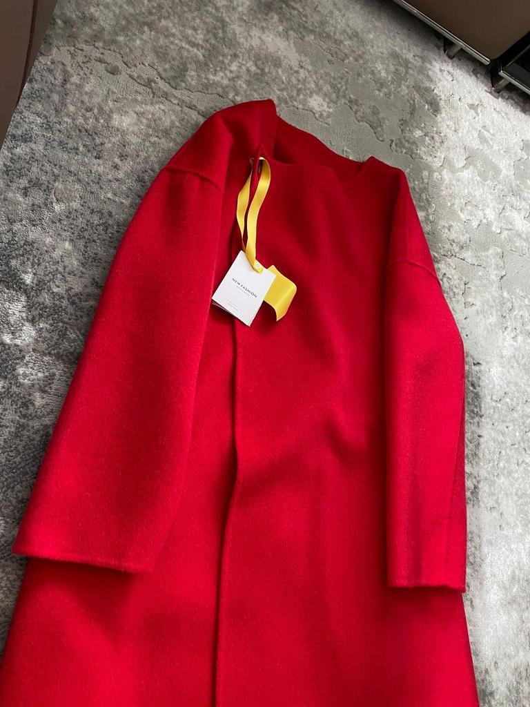 Designer Unregelmäßiger Ein-Knopf Doppelseitiger Chili-Roter Mantel