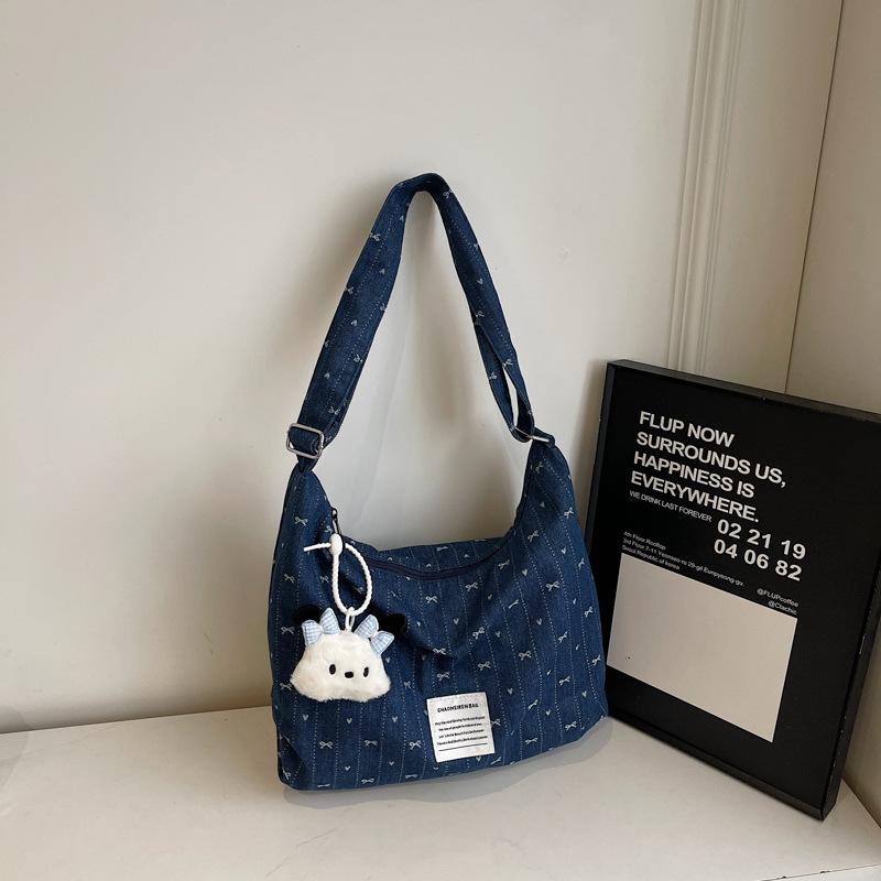 

Весенняя корейская нишевая дизайнерская повседневная простая сумка через плечо на каждый день 2025 студенческая подмышечная сумка в иностранном стиле модная сумка-тоут without pendant синий