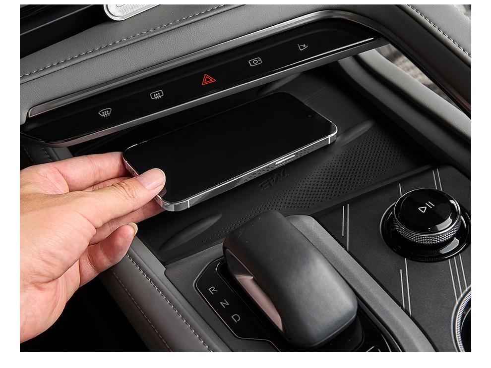 3W Non-slip Wireless Charging Silicone Pad for Zeekr 001/007/7X Center Console.