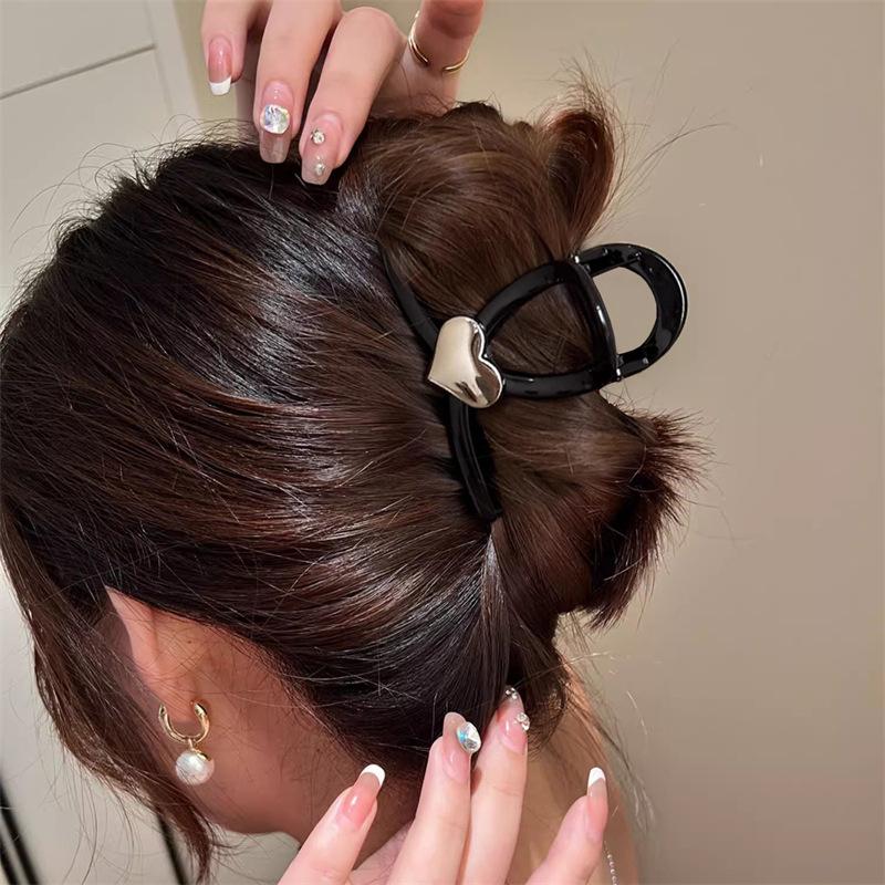 1pc Love black grab clip women's new high-end hair clip, shark clip at the back of the head, medium clip headband