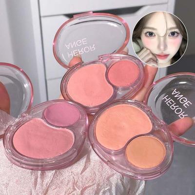 Palette di fard illuminante naturale con texture opaca a due toni