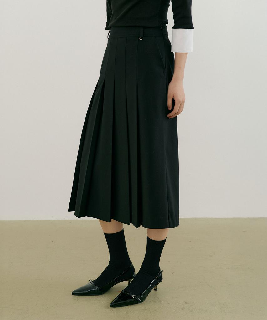 LUCIR ZU Reverse Pleats Skirt (Black)